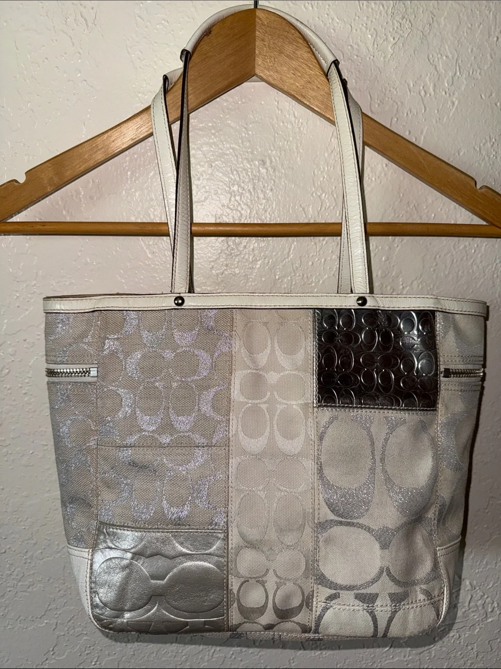 Coach tote signature